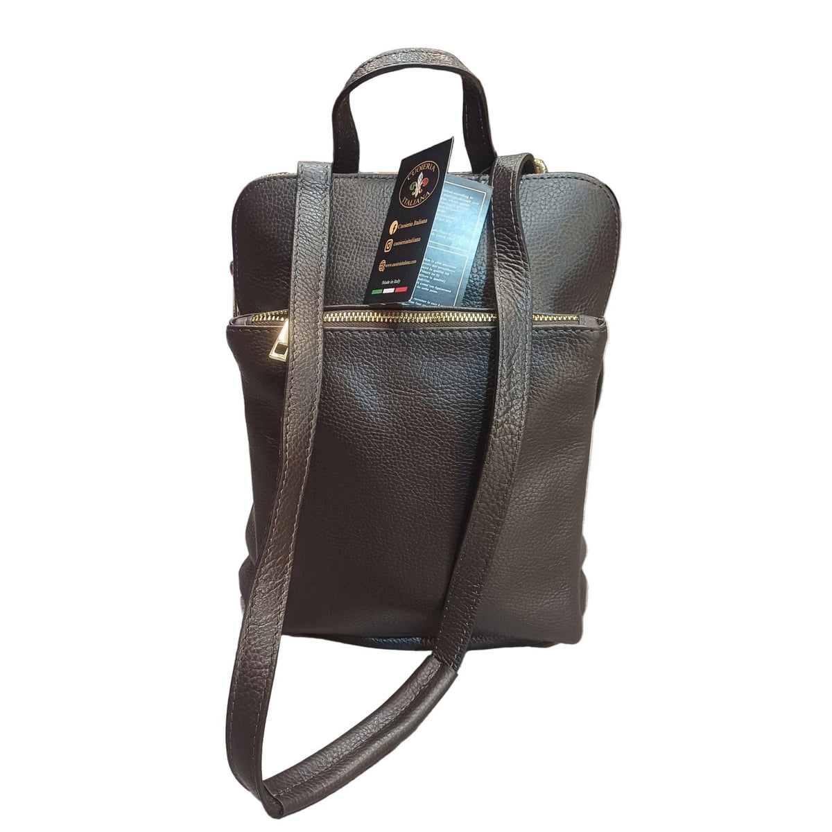 borsa zaino da donna in vitello martellato marrone testa di moro fatta a mano in cuoio tracolla in pelle made in italy cuoieria italiana