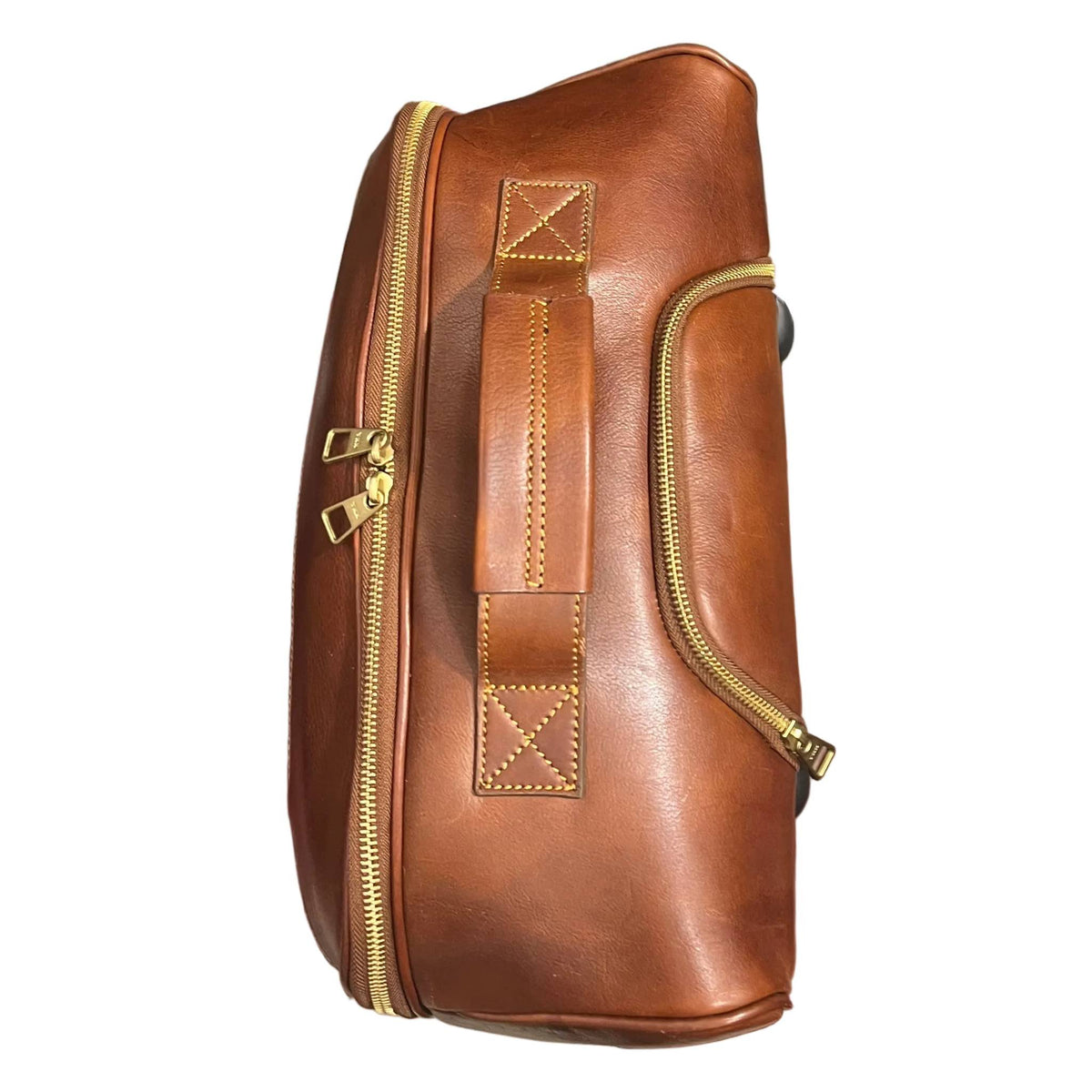 sopra dettagli maniglia in cuoio e cerniere in metallo corvus valigia in cuoio da bagaglio a mano trolley fatto a mano in pelle marrone classico made in italy cuoieria italiana®