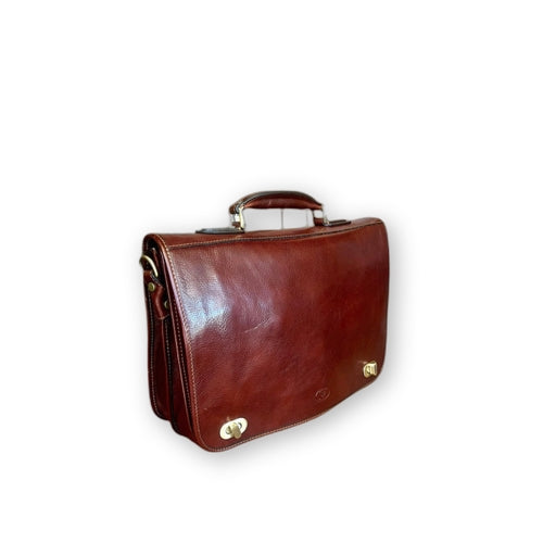 Briefcase with twist lock