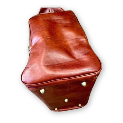 Natural leather dyed sports bag