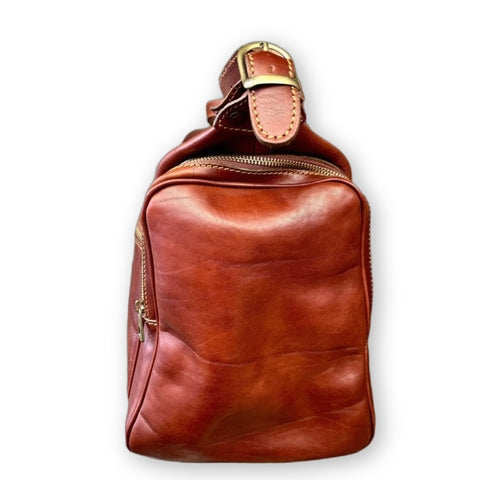 Natural leather dyed sports bag