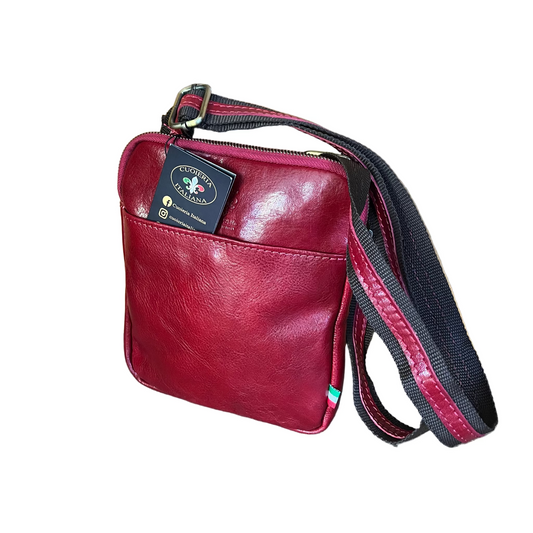 Borsello Mountain medio in pelle rosso da uomo accessorio In cuoio artigianale Made in Italy Cuoieria Italiana