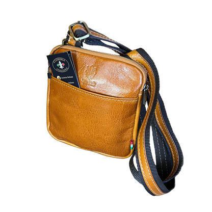 Borsello Mountain piccolo in pelle giallo accessorio da uomo In cuoio artigianale Made in Italy Cuoieria Italiana