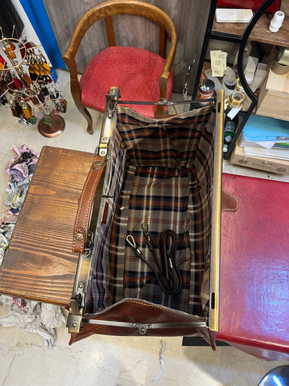 Medium Size Doctor's Leather Bag with Iron