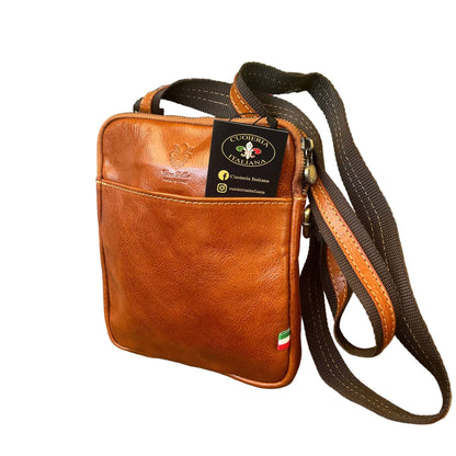 borsello mountain medio in pelle tinta cuoio naturale da uomo accessorio In cuoio artigianale made in italy cuoieria italiana