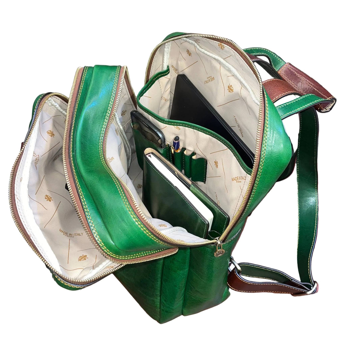 capienza interna fobos zaino porta pc in pelle verde e marrone zaino valigetta fatto a mano in cuoio made in italy cuoieria italiana®