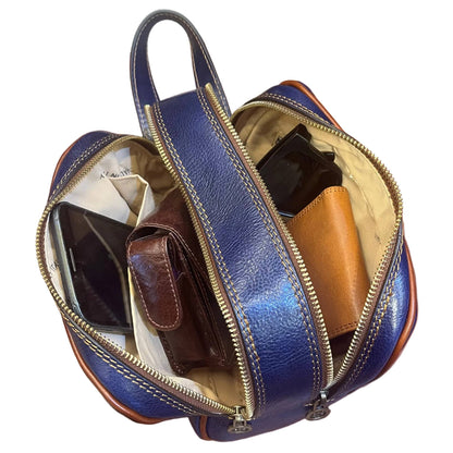 capienza interna folgore pochette in pelle blue navy e marrone unisex fatto a mano in cuoio made in italy cuoieria italiana®