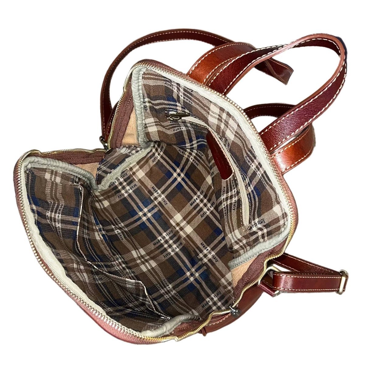 capienza interno scomparti e tasche foglia zaino compatto in pelle marrone borsa in cuoio fatta a mano made in italy cuoieria italiana ®
