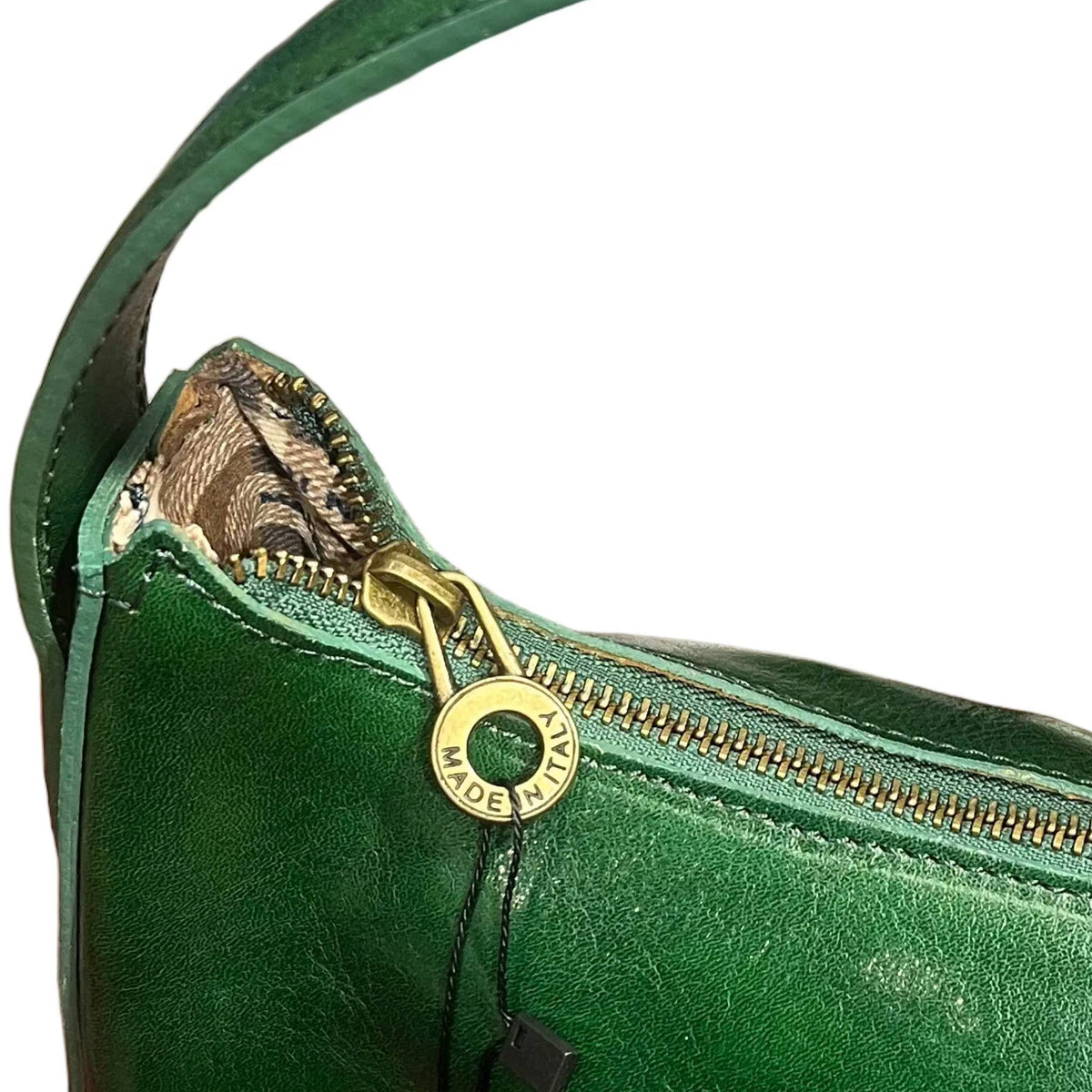 dettagli cerniera in ferro metallo nebula borsa in pelle verde a tracolla da donna borsa fatta a mano in cuoio made in italy cuoieria italiana®
