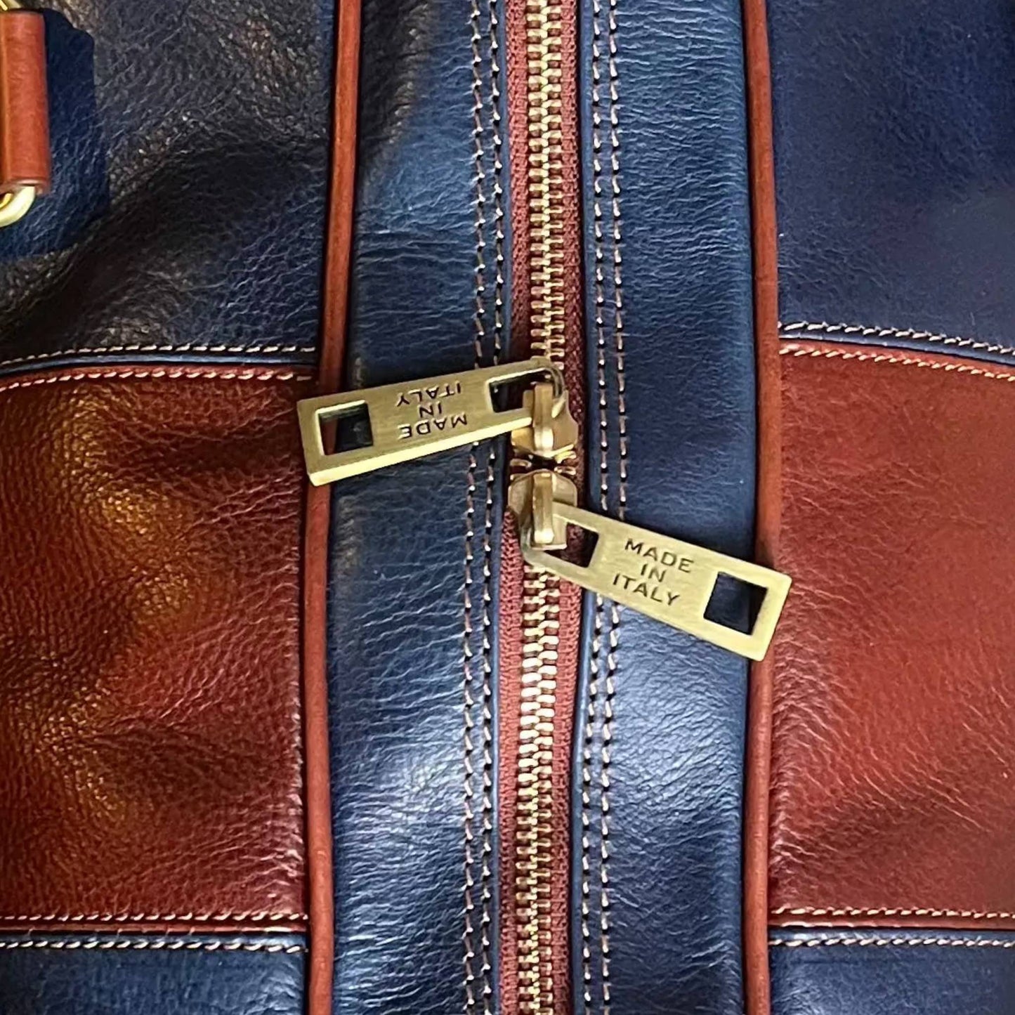 dettagli cerniere borsone in pelle blue navy opaco bagaglio a mano artigianale made in italy cuoieria italiana