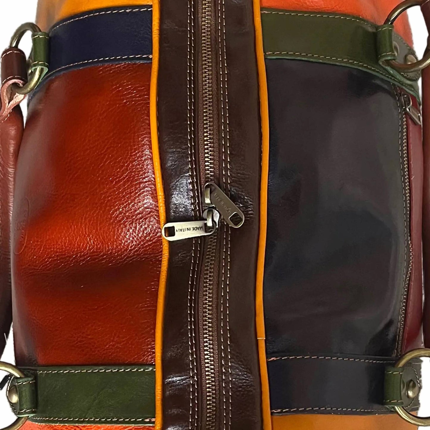 dettagli cerniere borsone in pelle multicolor bagaglio a mano artigianale made in italy cuoieria italiana