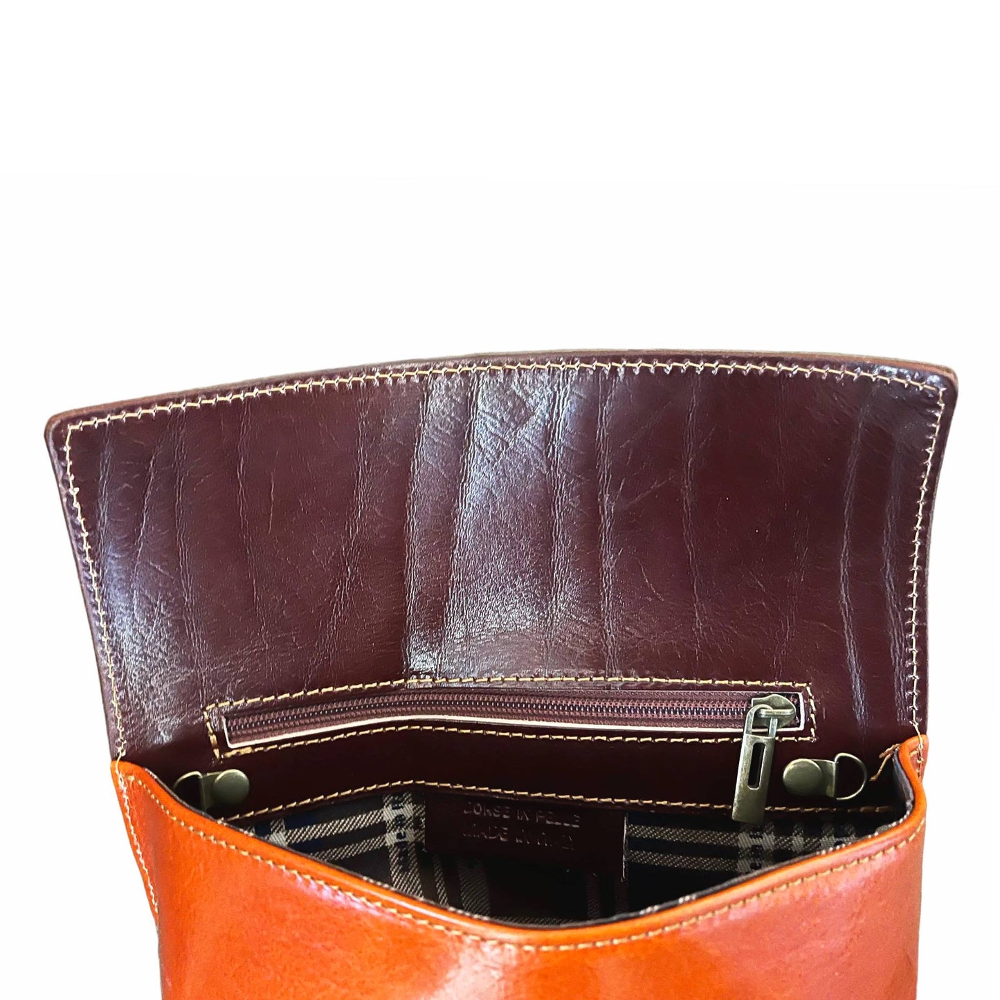 dettagli fiocco pochette borsetta a tracolla in pelle arancione e marrone made in italy cuoieria italiana