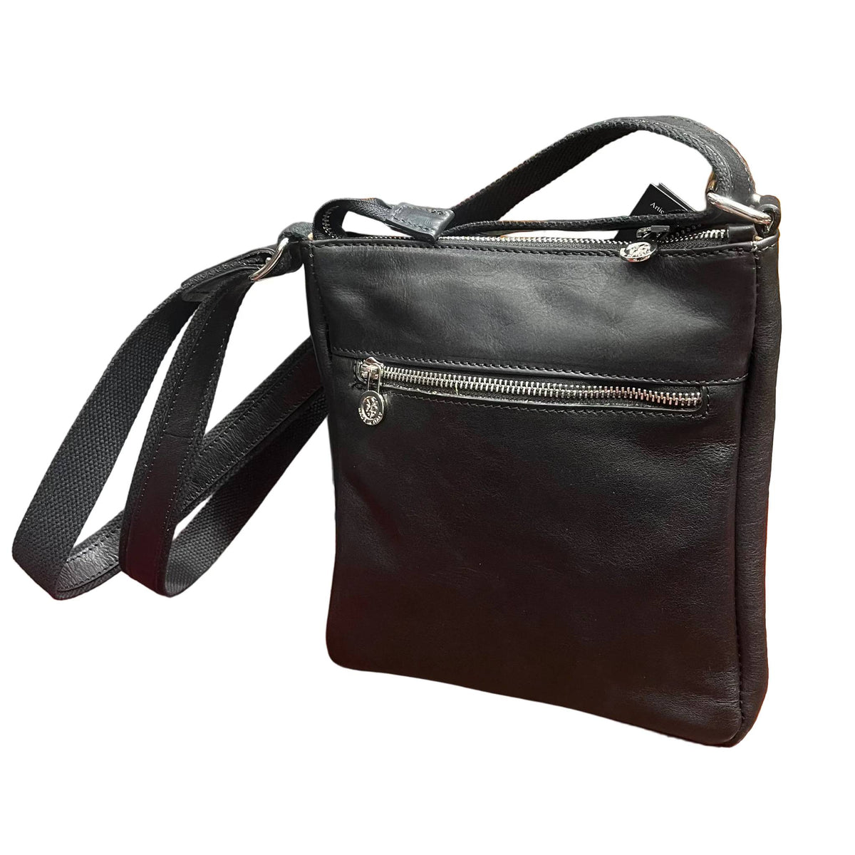 dietro e tasca posteriore con cerniera zip metallica legionario borsello senza pattina in pelle nero da uomo accessorio fatto a mano in cuoio made in italy cuoieria italiana®