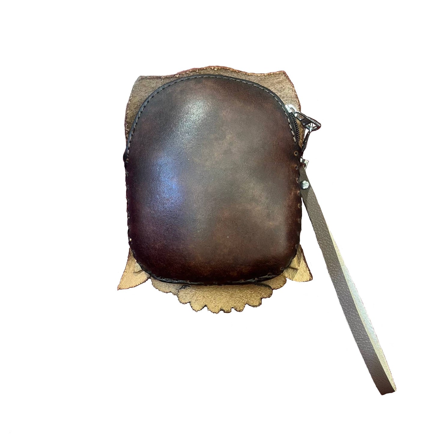dietro gufo porta chiavi in pelle marrone artigianale accessorio in cuoio made in italy cuoieria italiana