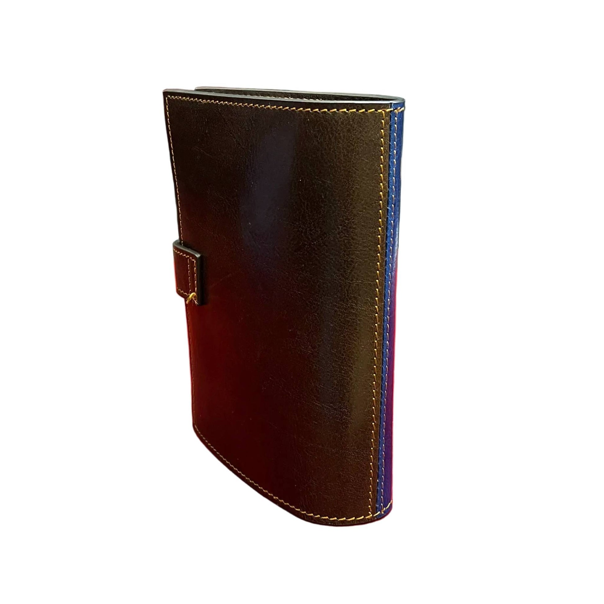 dietro traveller porta passaporto premium in cuoio blue navy e marrone artigianale accessorio in pelle made in italy cuoieria italiana