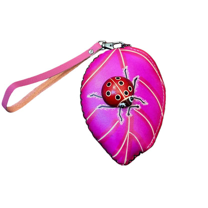 foglia porta chiavi in pelle fucsia artigianale accessorio in cuoio made in italy cuoieria italiana