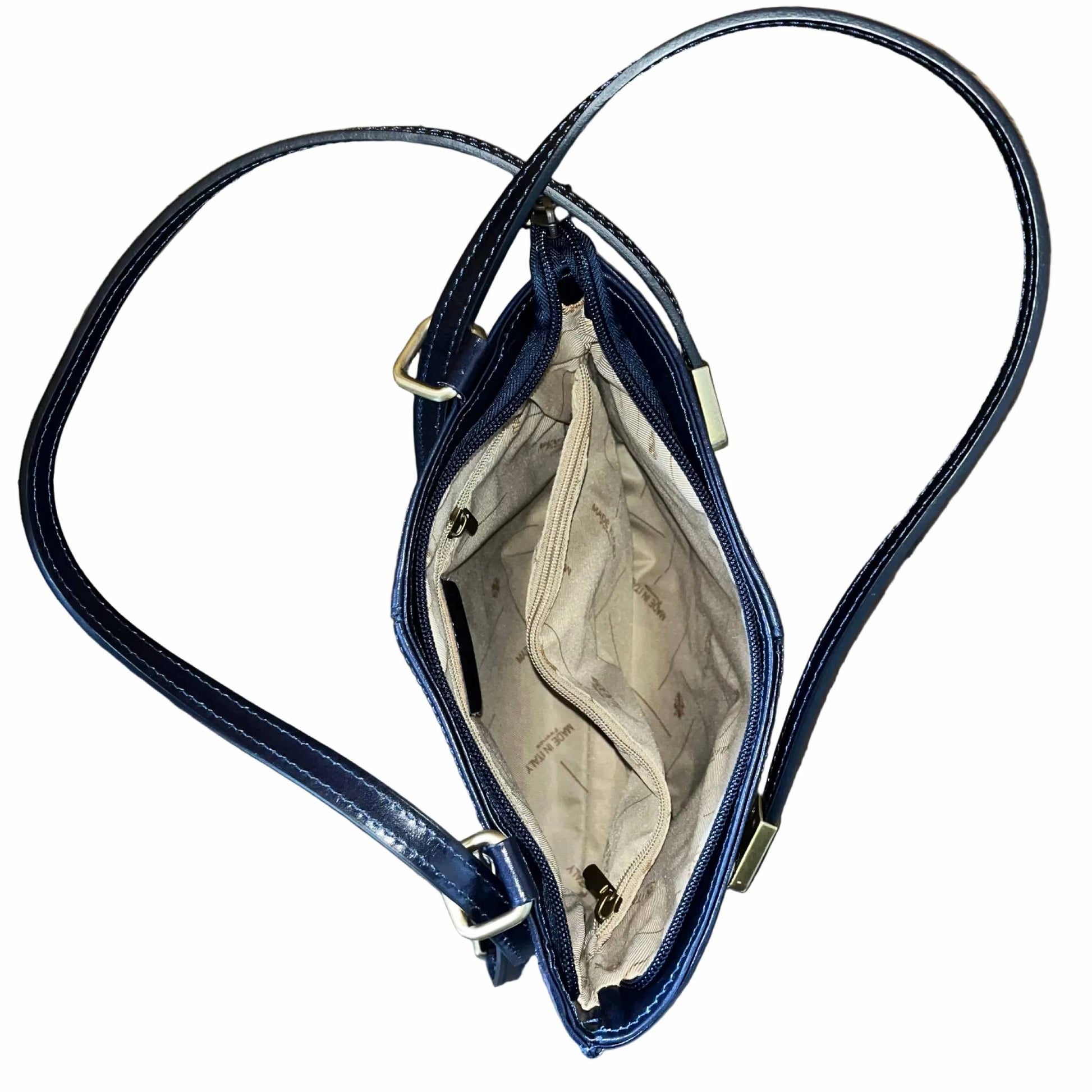 interno scomparti e tasche borsa zaino squadrata in pelle blue navy cuoio made in italy cuoieria italiana
