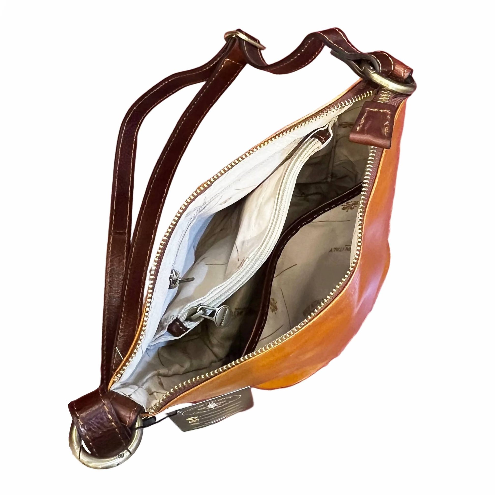 interno scomparti e tasche secchiello grande in pelle borsa a spalla made in italy cuoieria taliana