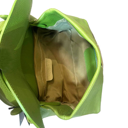 interno scomparti e tasche stellaris morbida borsa a tracolla in pelle verde mela da donna artigianale made in italy cuoieria italiana
