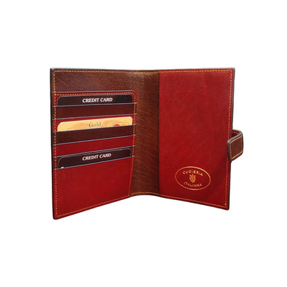 interno traveller porta passaporto premium in cuoio rosso e marrone artigianale accessorio in pelle made in italy cuoieria italiana