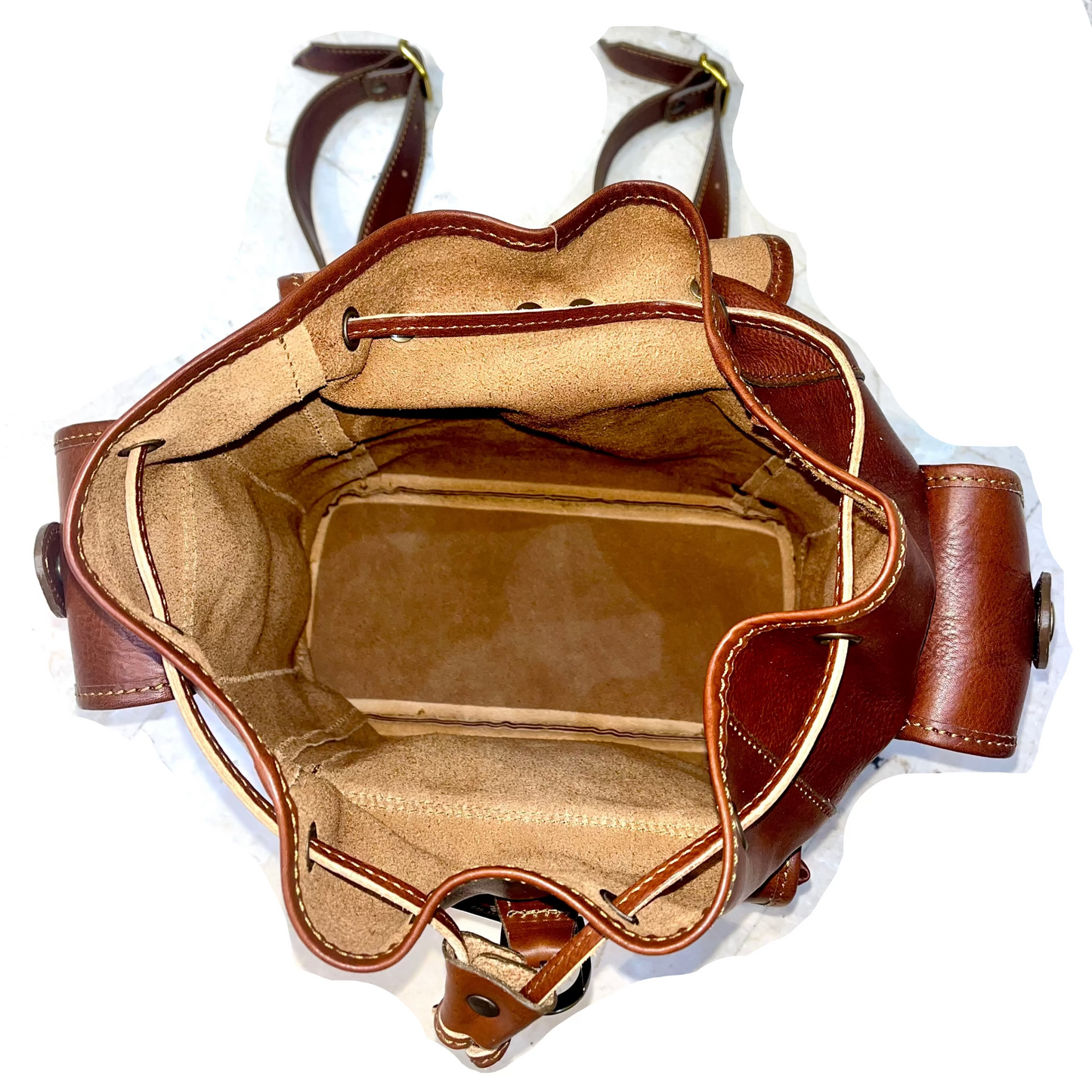 interno zaino classico grande in pelle zaino cacciatore in cuoio made in italy cuoieria italiana