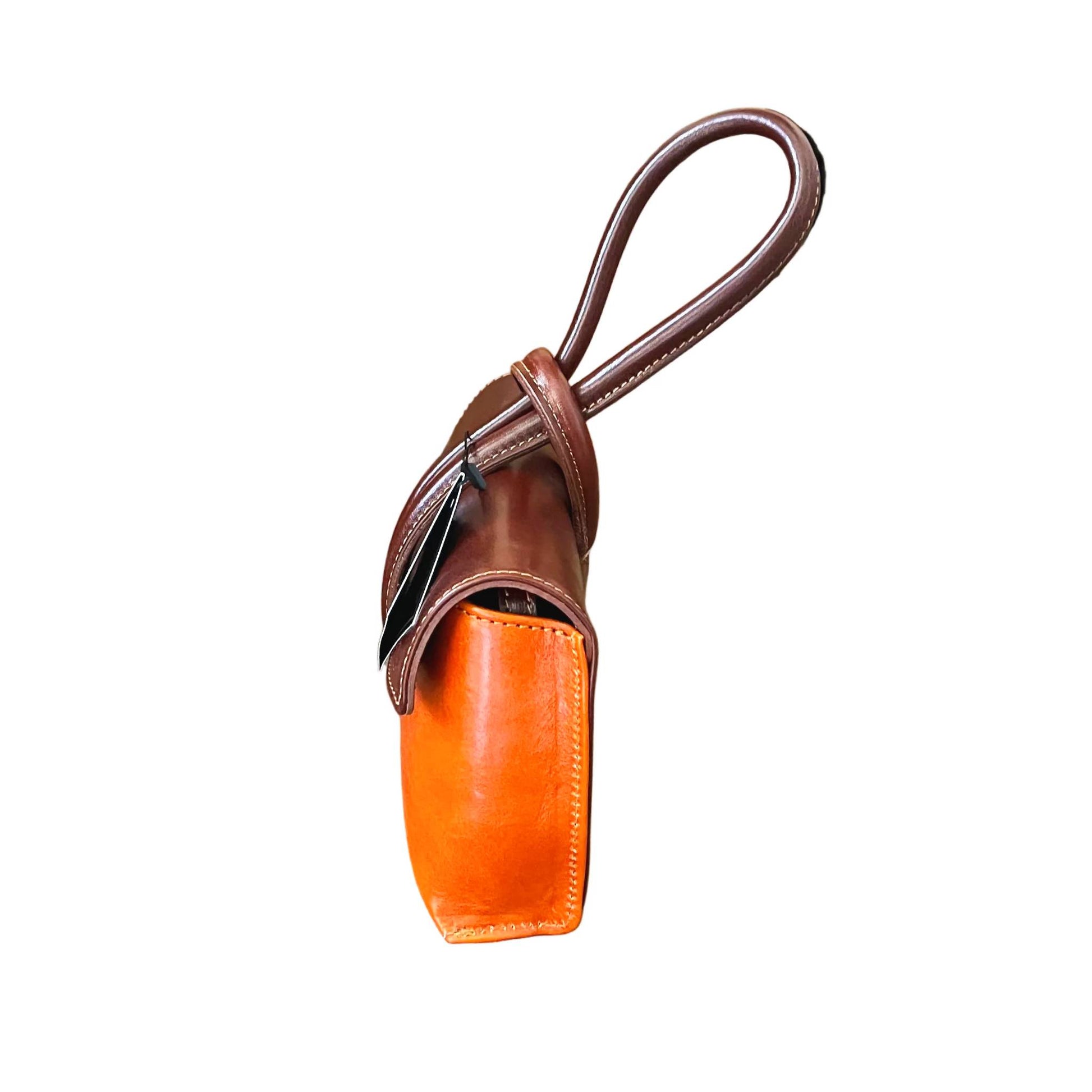 lato profilo fiocco pochette borsetta a tracolla in pelle arancione e marrone made in italy cuoieria italiana