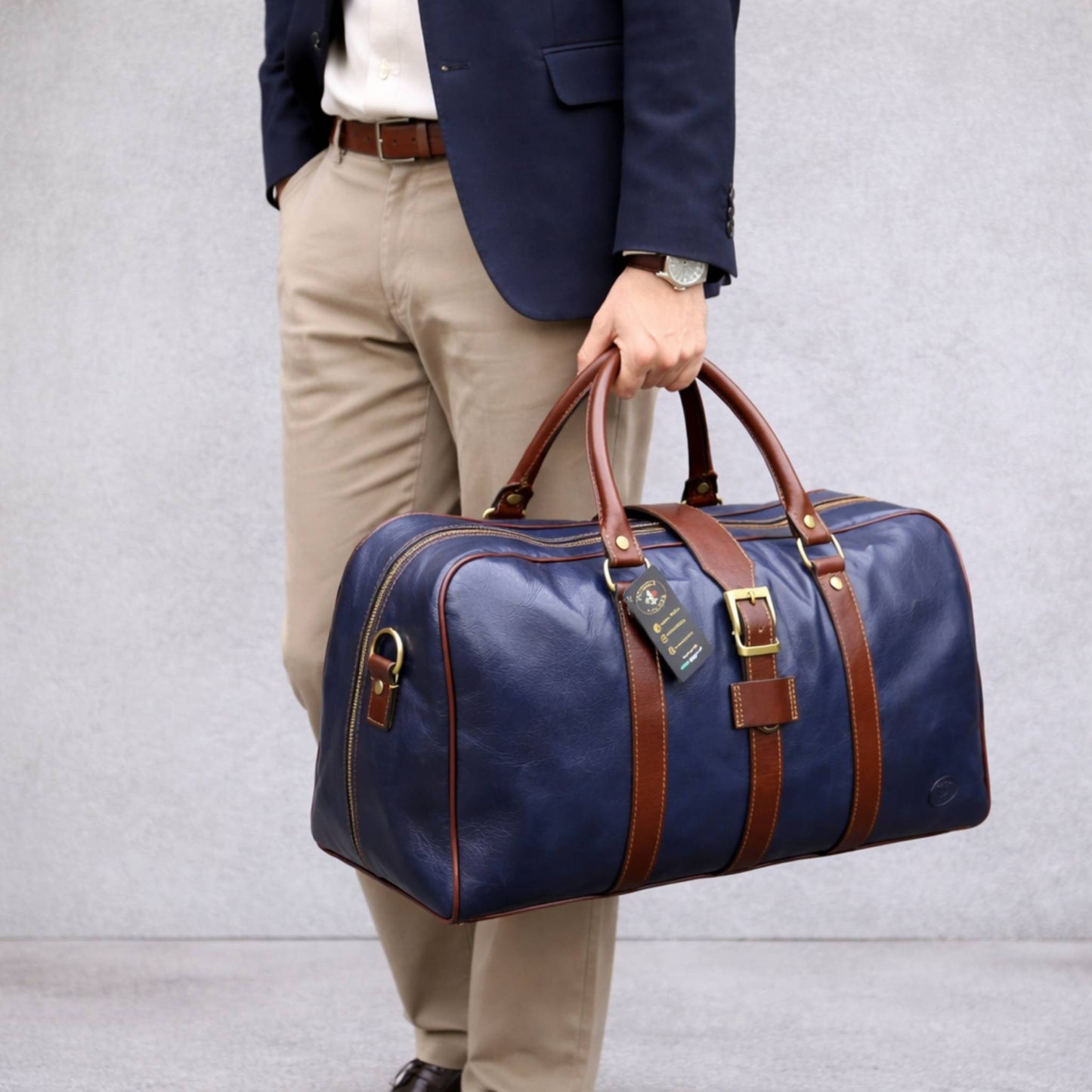 modello borsone in pelle blu da bagaglio a mano borsa da viaggio artigianale e resistente made in italy cuoieria italiana