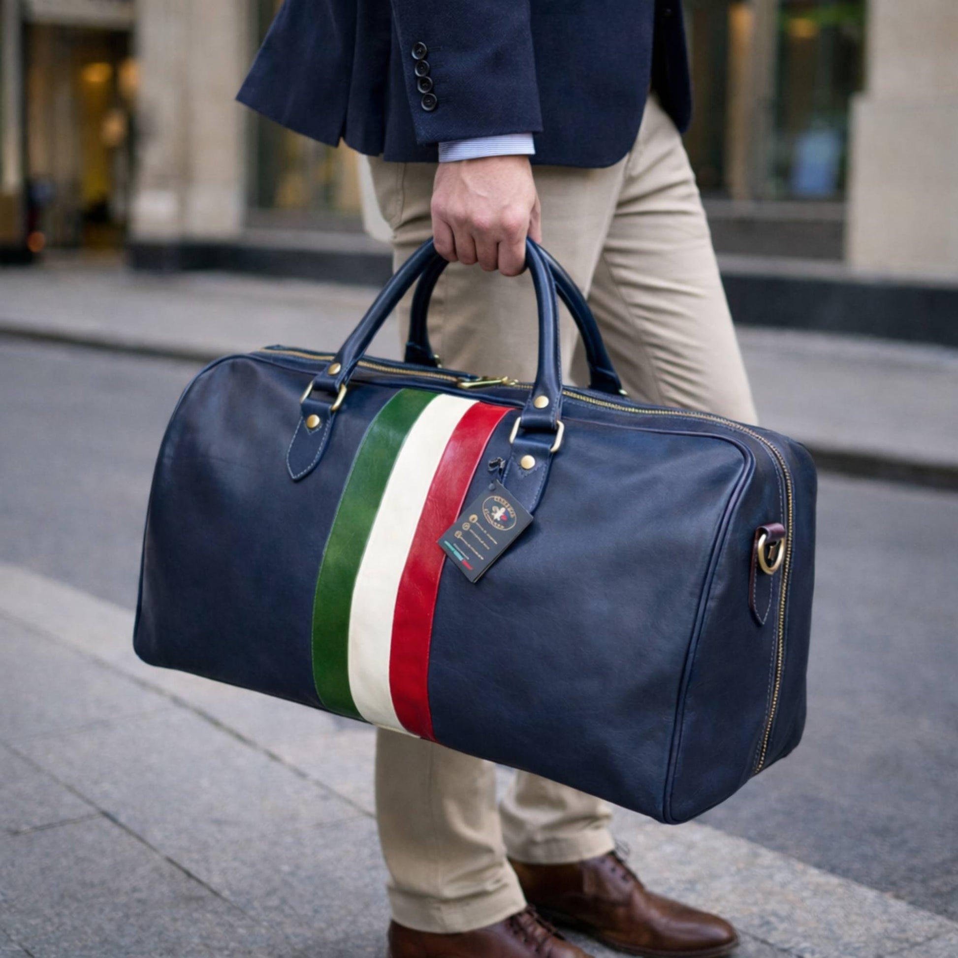 modello borsone in pelle blu navy opaco con tricolore bagaglio a mano artigianale made in italy cuoieria italiana