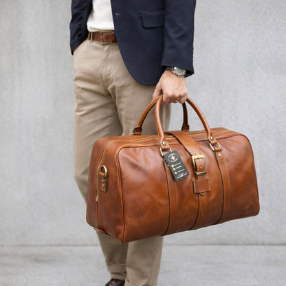 modello borsone in pelle cuoio naturale da bagaglio a mano borsa da viaggio artigianale e resistente made in italy cuoieria italiana