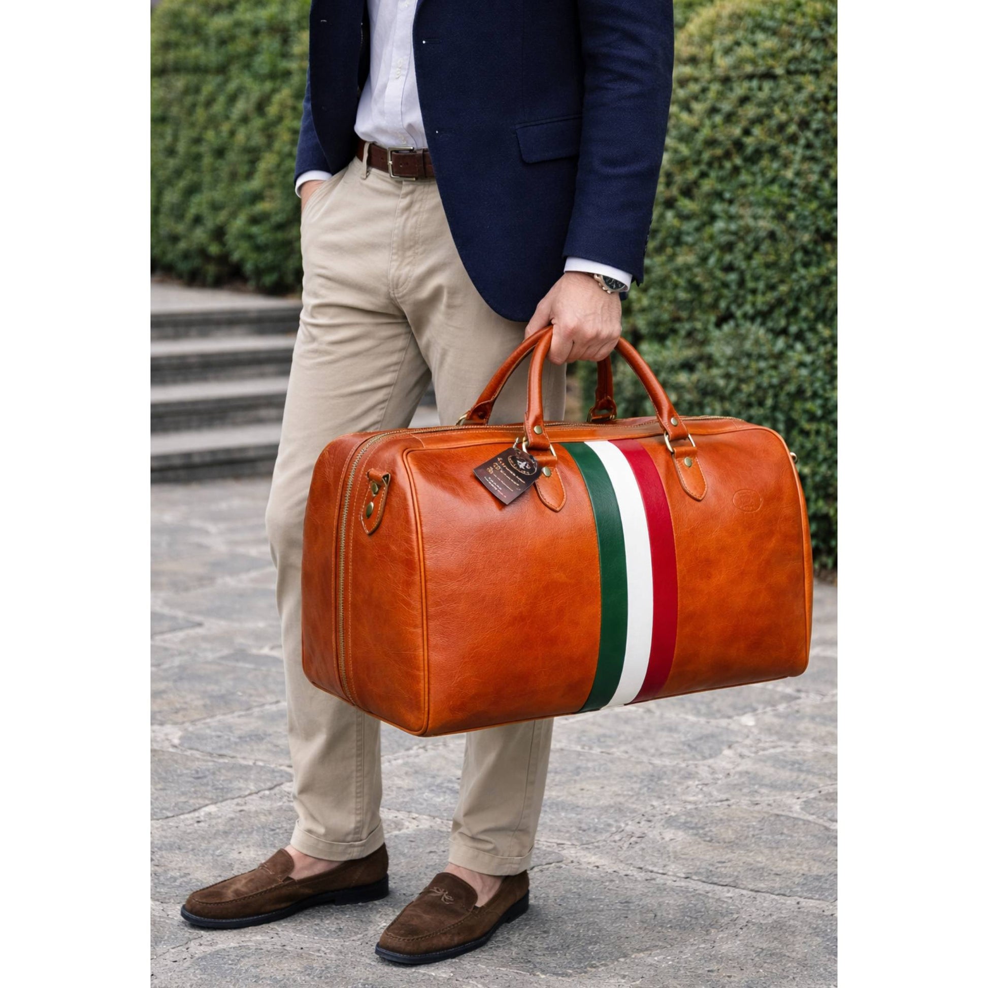 modello borsone in pelle tinta cuoio naturale con tricolore bagaglio a mano valigia artigianale made in italy cuoieria italiana