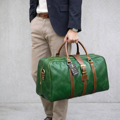 modello borsone in pelle verde da bagaglio a mano borsa da viaggio artigianale e resistente made in italy cuoieria italiana