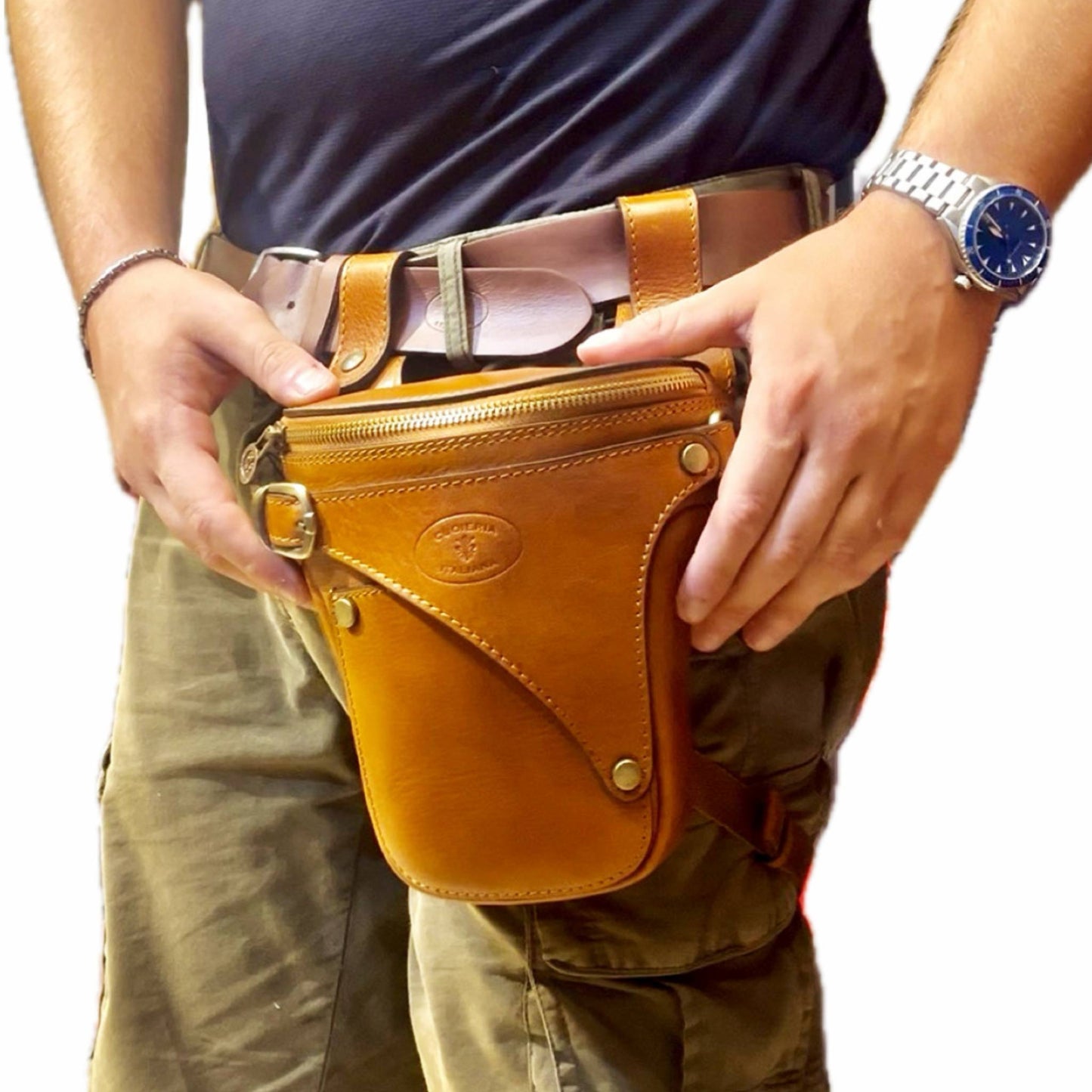 modello centauro borsa laterale per gamba da moto in pelle cuoio naturale marsupio custodia accessorio artigianale in cuoio made in italy cuoieria italiana