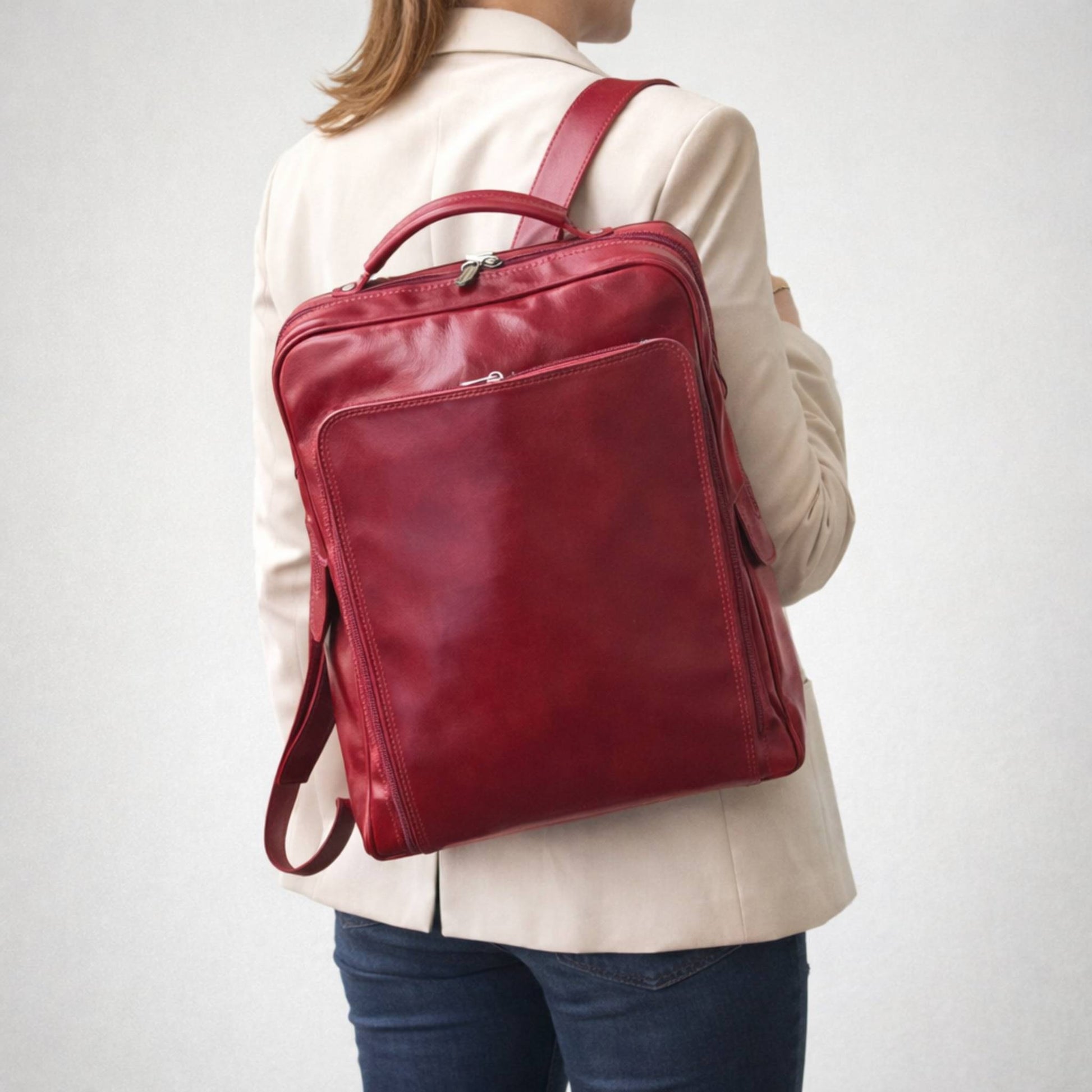 modello zaino grande compatto in pelle rosso borsa in cuoio made in italy cuoieria italiana