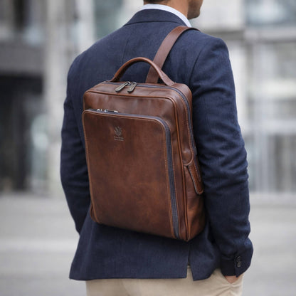 modello zaino medio compatto in pelle marrone borsa in cuoio made in italy cuoieria italiana