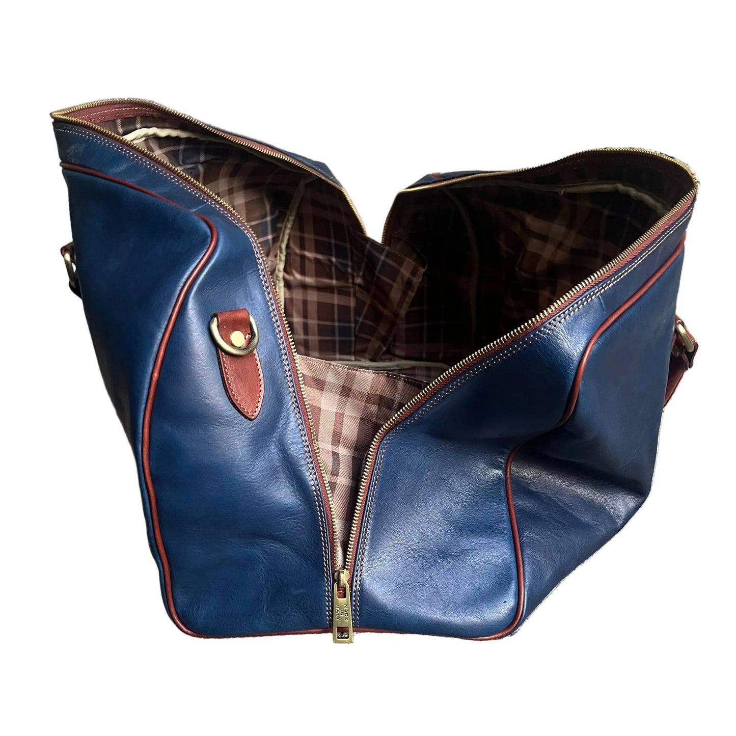 profilo lato aperto borsone in pelle blue navy opaco bagaglio a mano artigianale made in italy cuoieria italiana