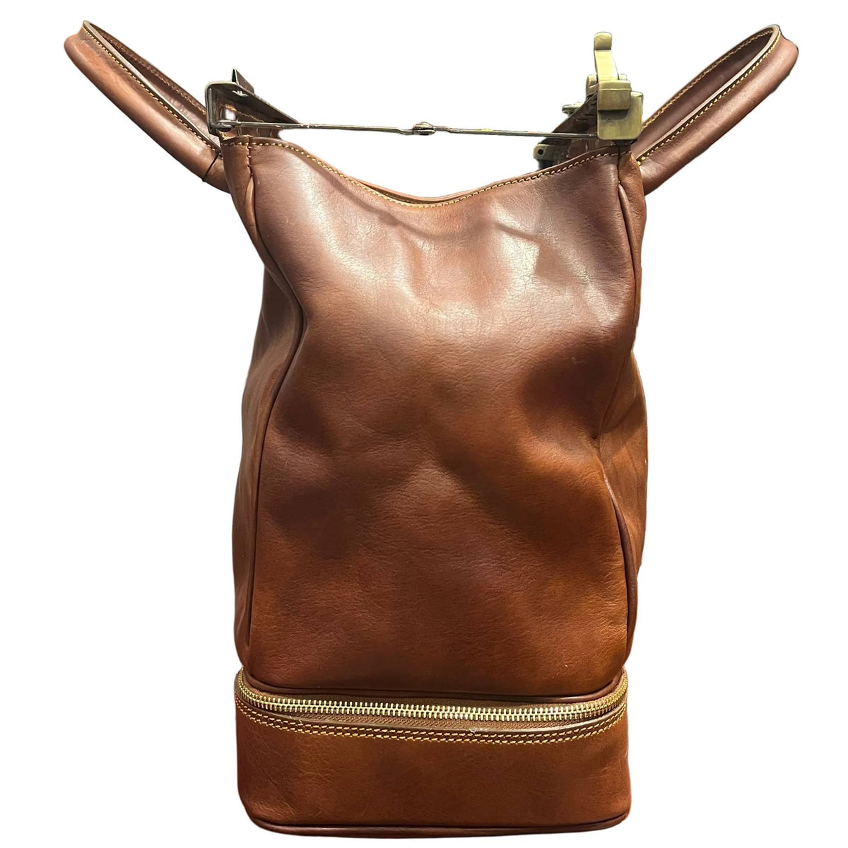 profilo lato larghezza aperto atlante bagaglio classico in cuoio borsa da lavoro e viaggio con rinforzo in metallo fatta a mano in pelle marrone made in italy cuoieria italiana®