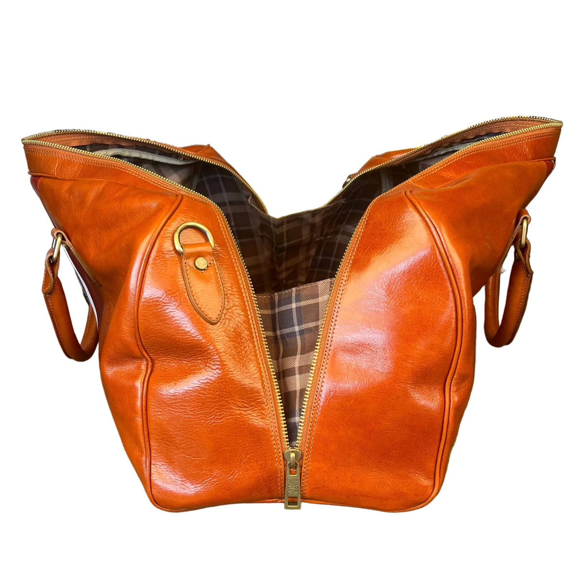 profilo lato larghezza aperto borsone in pelle tinta cuoio naturale con tricolore bagaglio a mano in cuoio fatto a mano made in italy cuoieria italiana ®