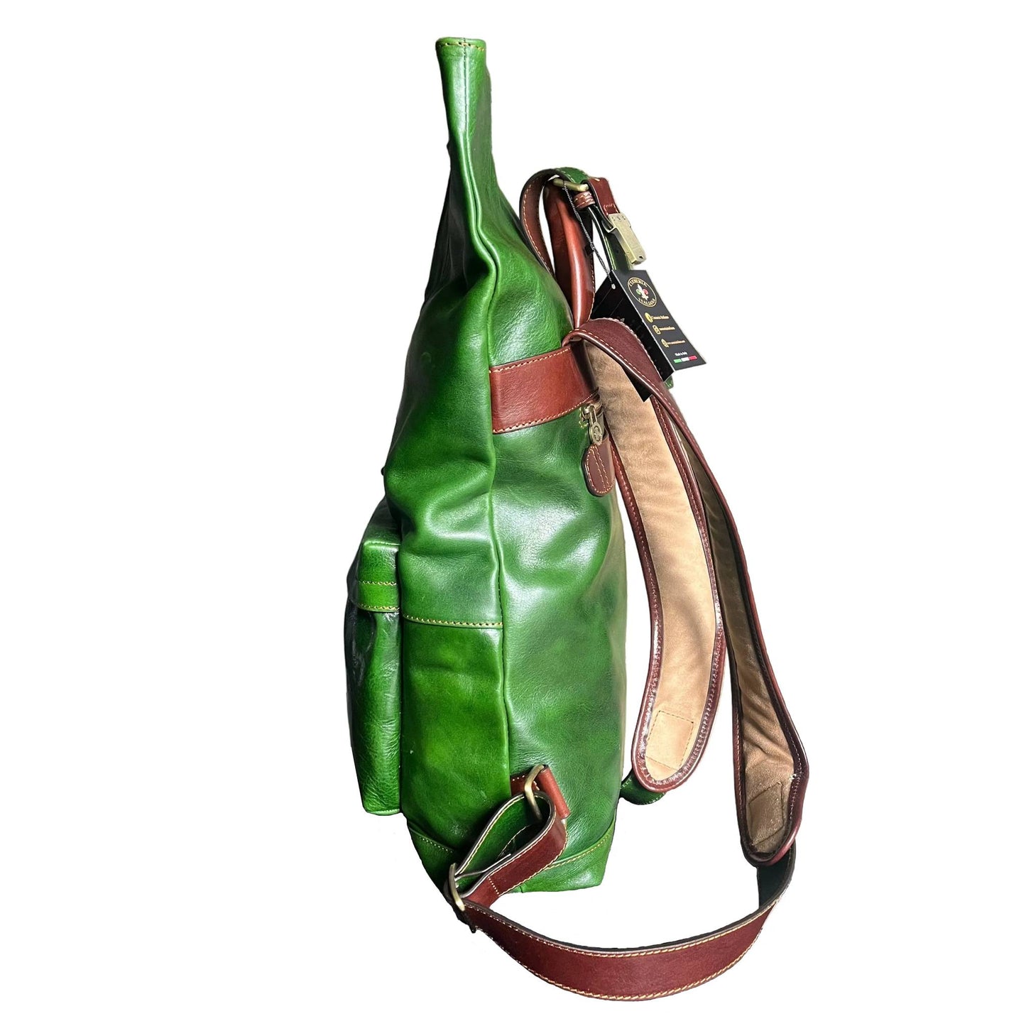 profilo lato larghezza aperto travel zaino grande da avventuriero in cuoio verde e marrone borsa da viaggio in pelle made in italy cuoieria italiana
