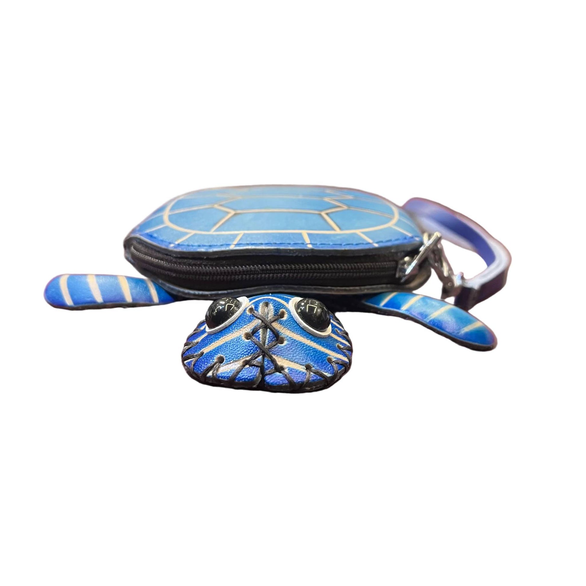 pruofilo lato larghezza tartaruga porta chiavi in pelle azzurro artigianale accessorio in cuoio cuoieria italiana