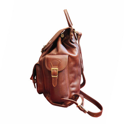 profilo lato zaino classico grande in pelle zaino cacciatore in cuoio made in italy cuoieria italiana