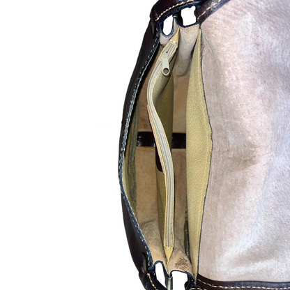 scomparti e tasche iris borsa postino a tracolla in pelle da donna made in italy cuoieria italiana