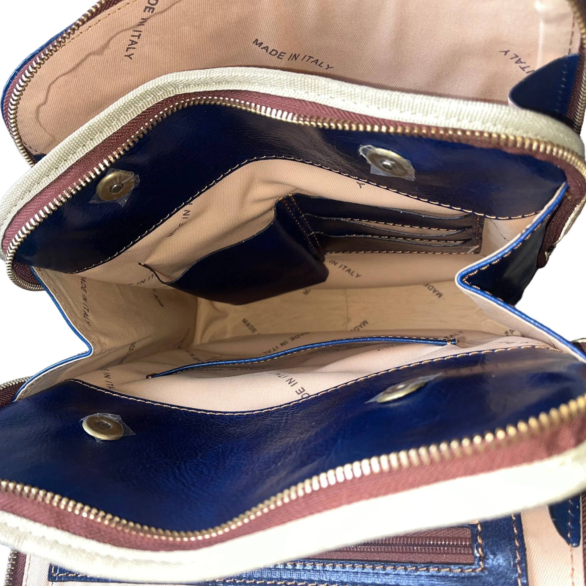 scomparto centrale organiser zaino a triplo scomparto in pelle blue navy e marrone zaino uomo donna made in italy cuoieria italiana