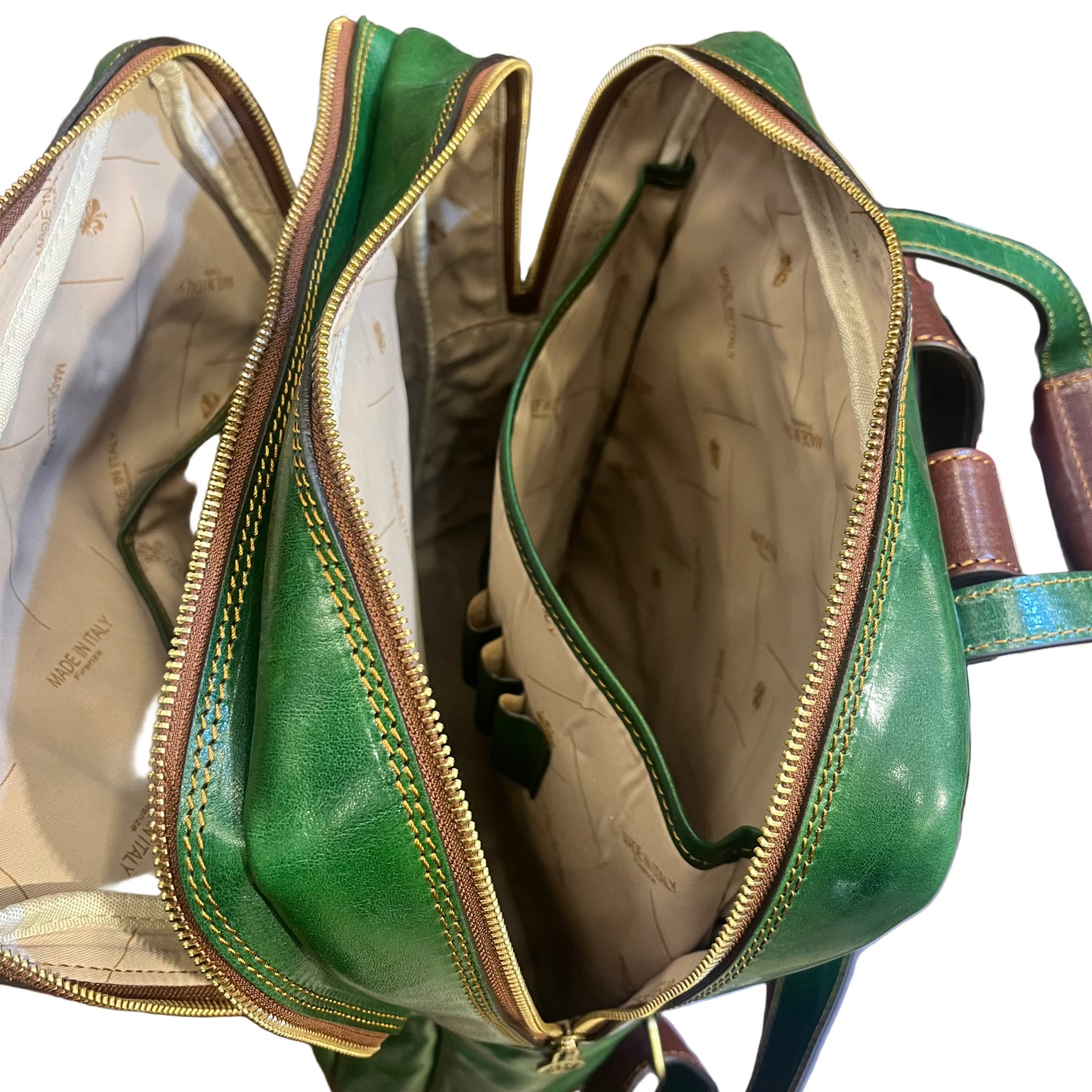 scomparto computer pc fobos zaino porta pc in pelle verde e marrone zaino valigetta fatto a mano in cuoio made in italy cuoieria italiana®