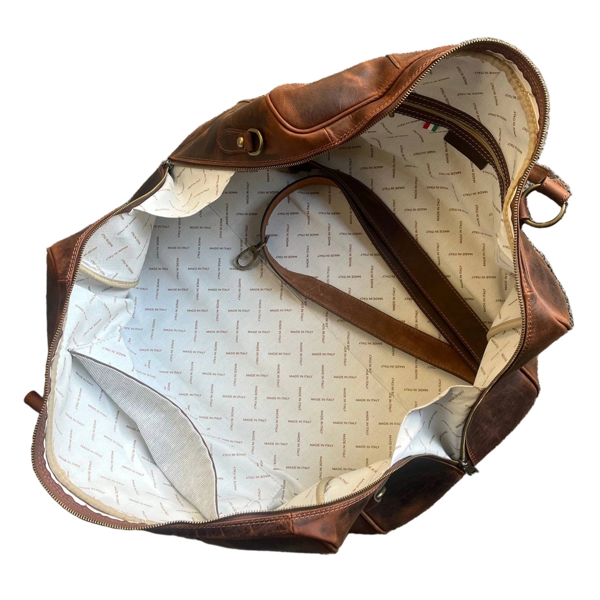 scomparto interno e tasche borsone in cuoio invecchiato vintage bagaglio a mano in pelle artigianale made in italy cuoieria italiana