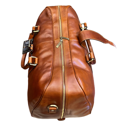 sopra aperto borsone in pelle cuoio naturale da bagaglio a mano borsa da viaggio artigianale e resistente made in italy cuoieria italiana