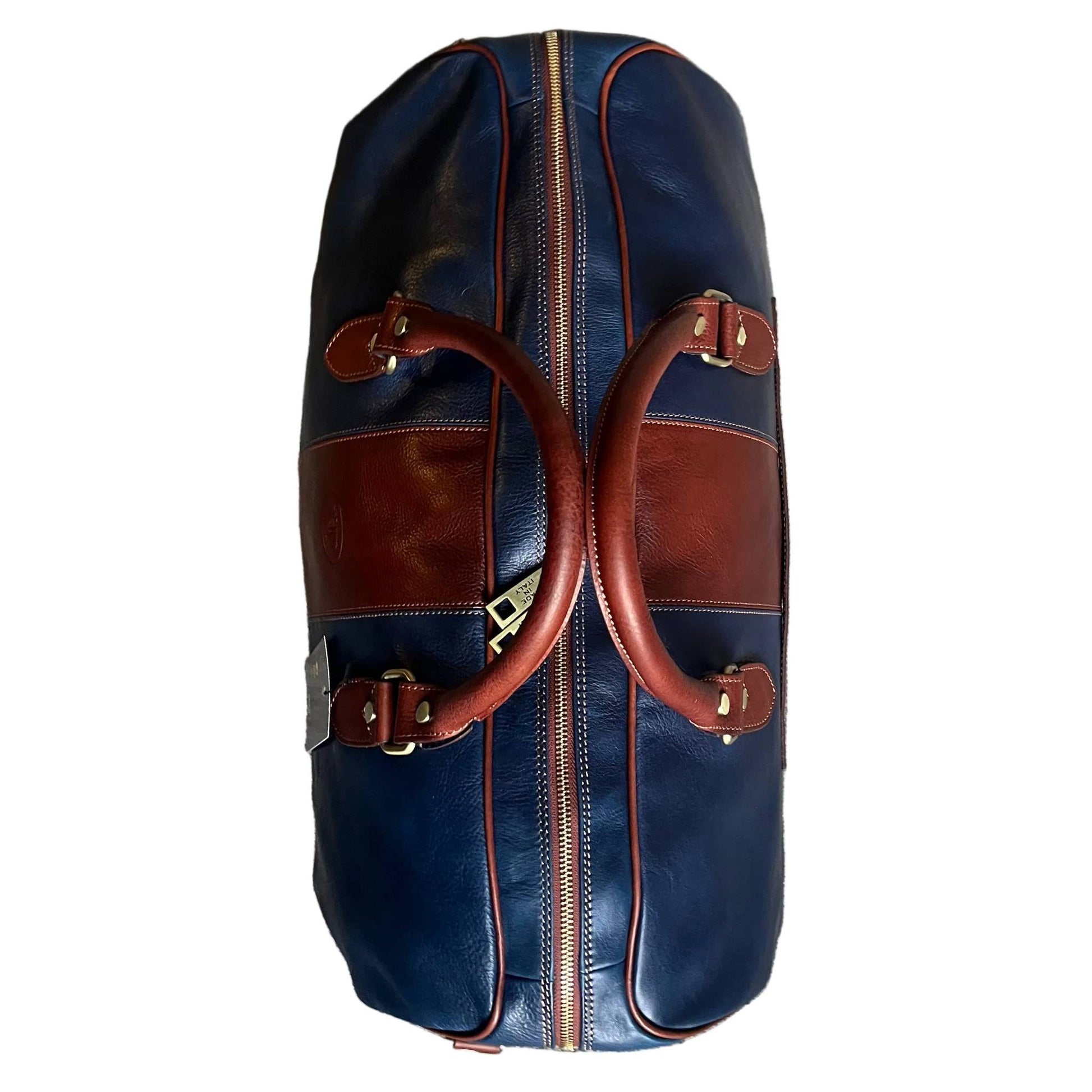 sopra borsone in pelle blue navy opaco bagaglio a mano artigianale made in italy cuoieria italiana