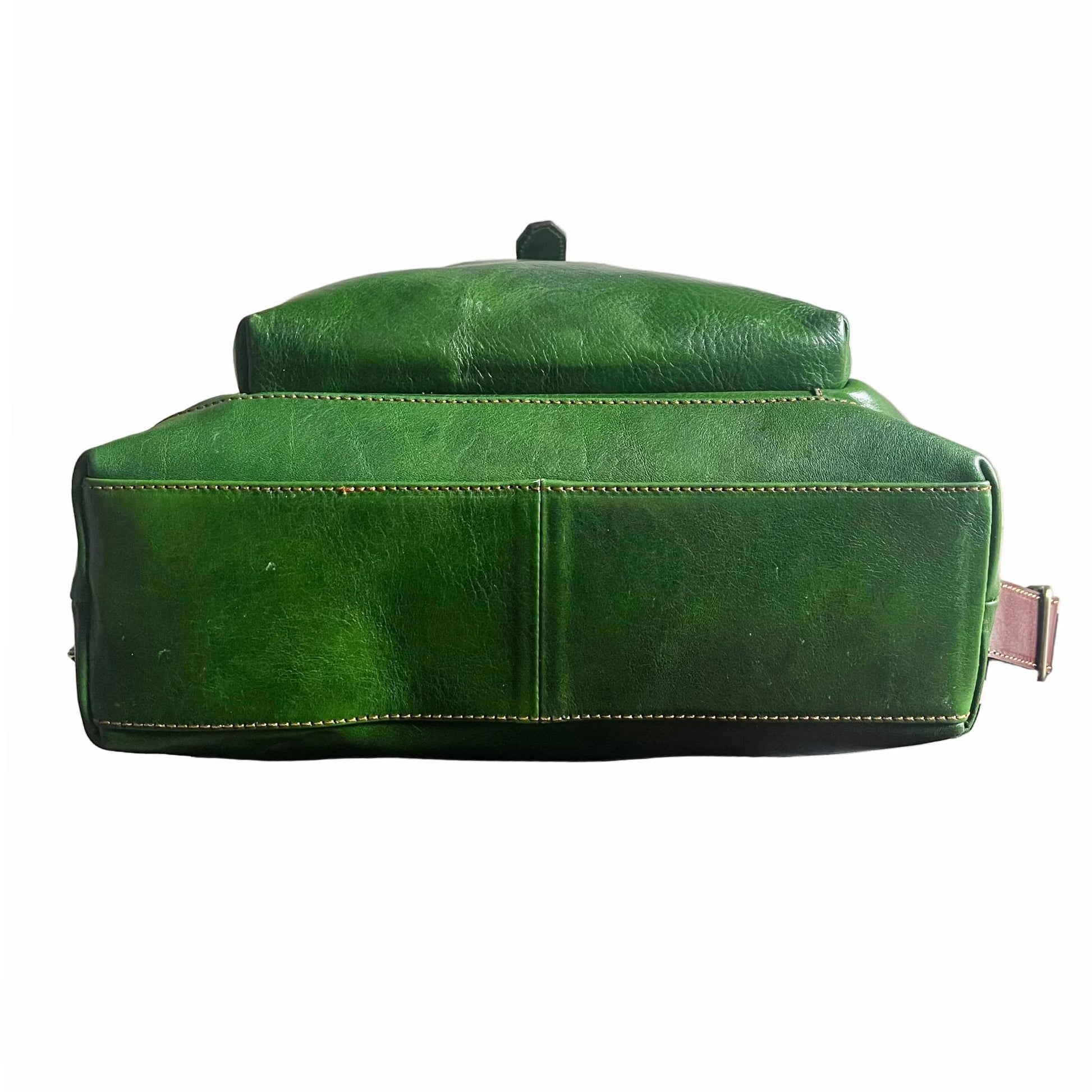 sotto base travel zaino grande da avventuriero in cuoio verde e marrone borsa da viaggio in pelle made in italy cuoieria italiana