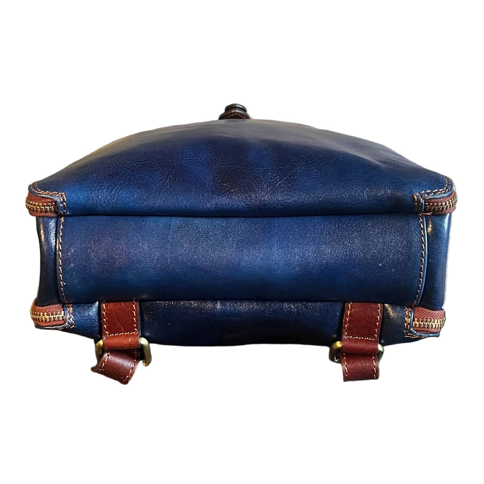sotto base zaino a triplo scomparto in pelle blue navy e marrone zaino uomo donna made in italy cuoieria italiana