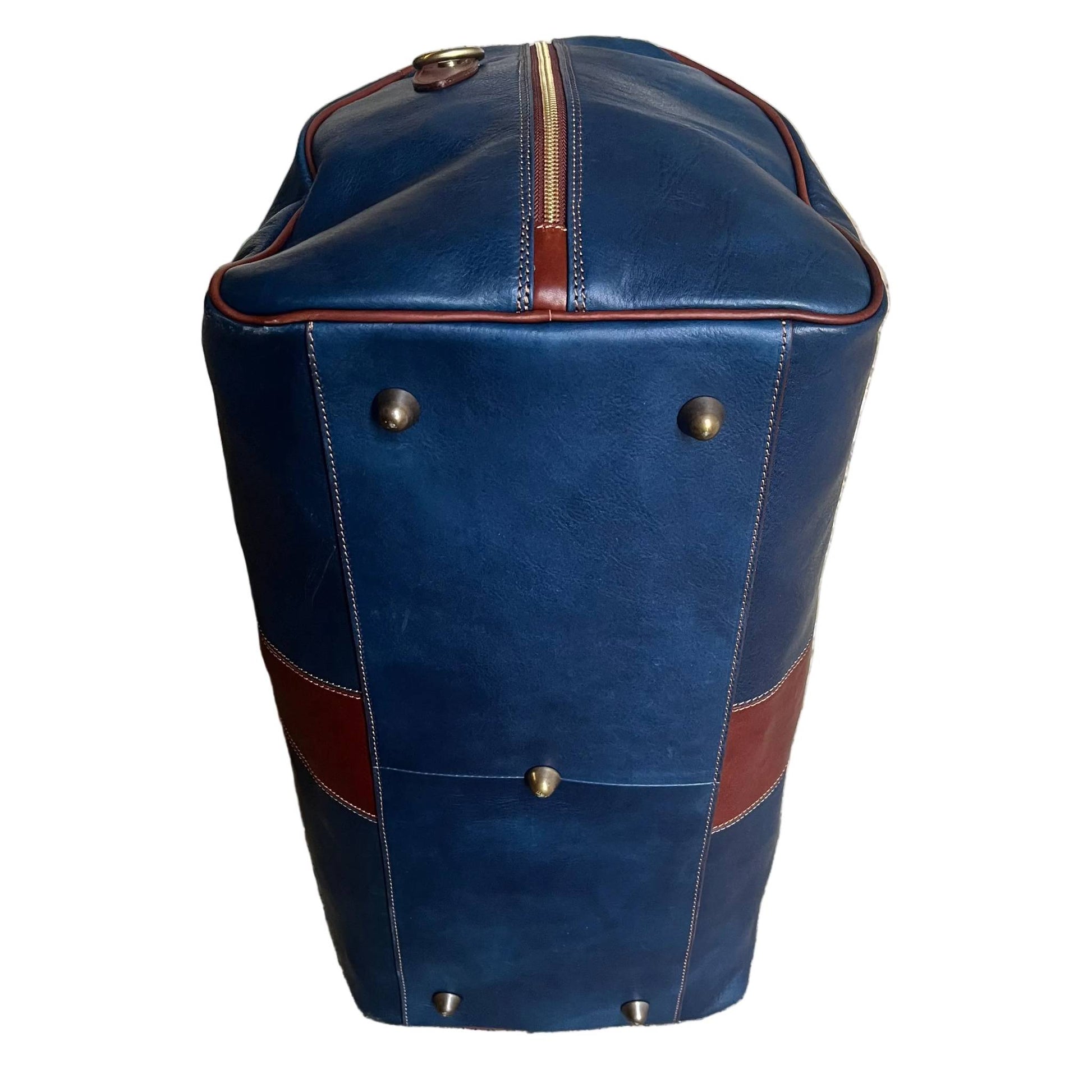 sotto e piedini borsone in pelle blue navy opaco bagaglio a mano artigianale made in italy cuoieria italiana