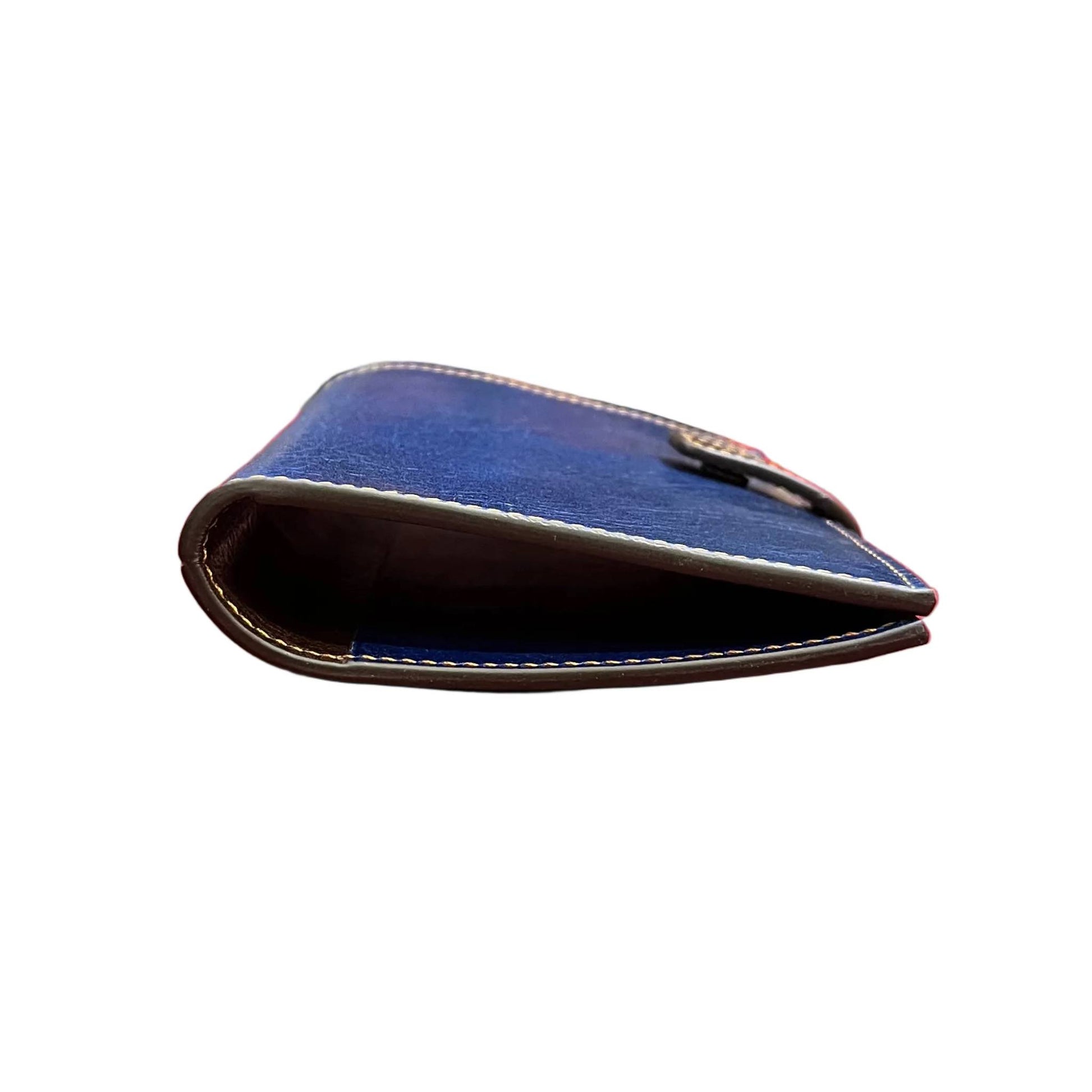 spessore traveller porta passaporto premium in cuoio blue navy e marrone artigianale accessorio in pelle made in italy cuoieria italiana